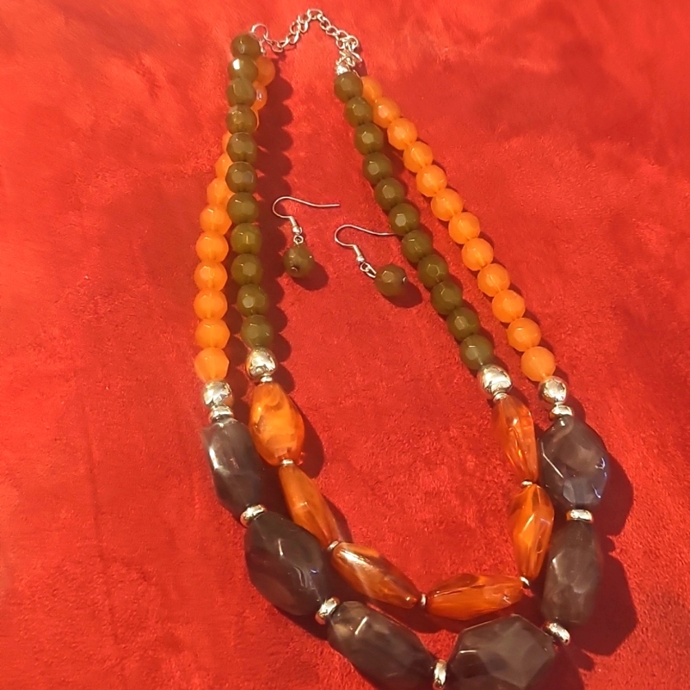 Beautiful  green and orange beaded necklace with matching earings
